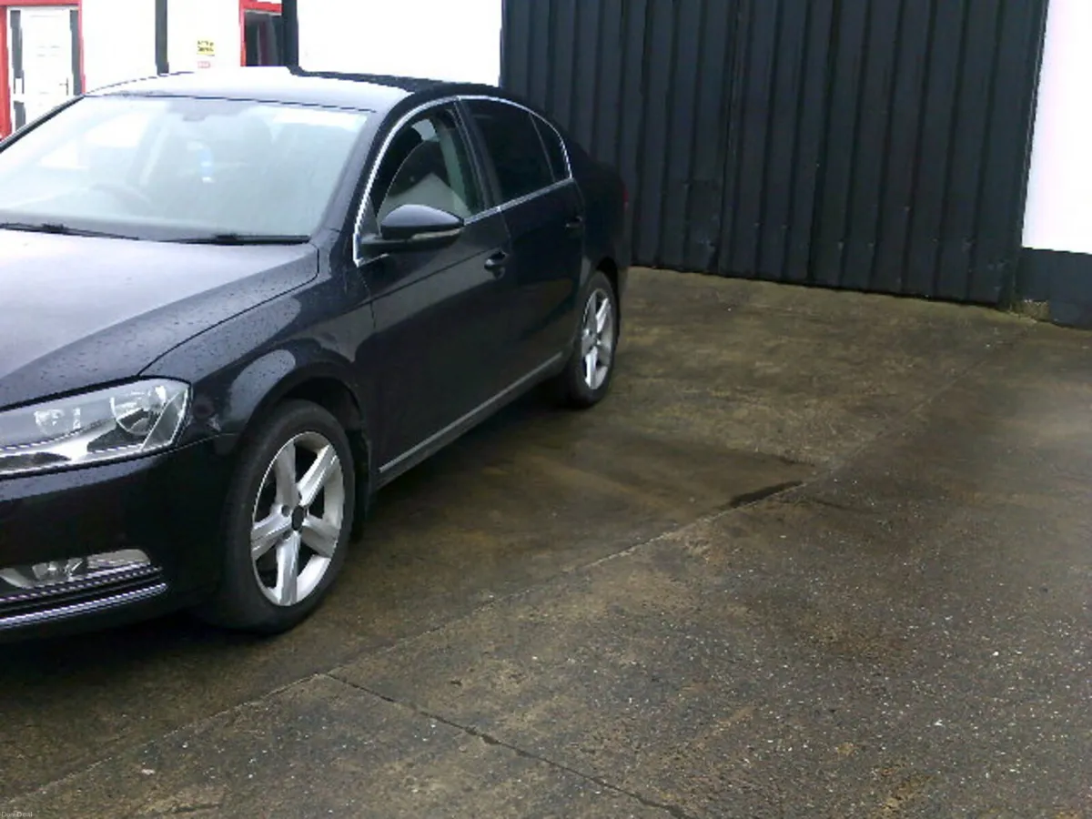 Volkswagen Passat 2012 - Image 3