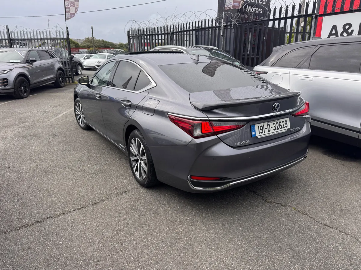 2019 Lexus ES 2.5 300H Hybrid Automatic - Image 4