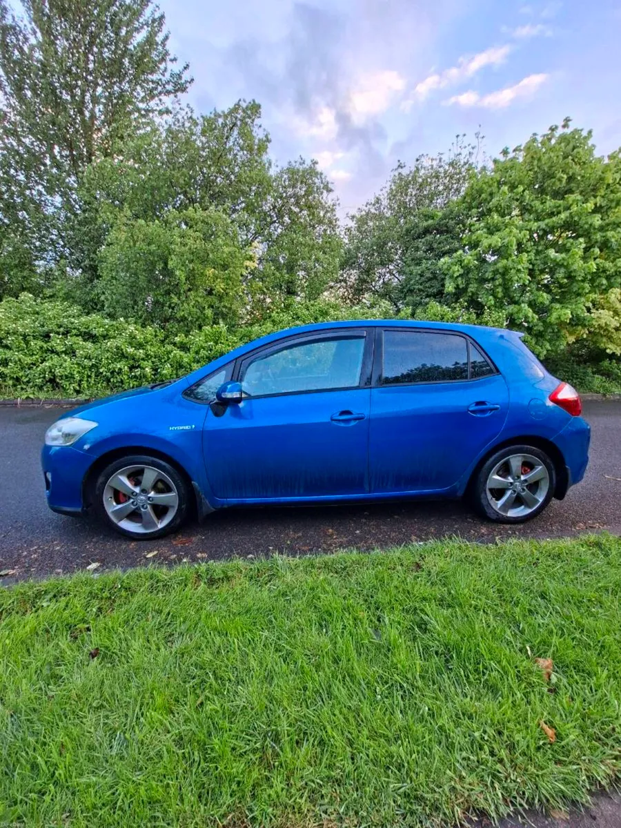 Toyota Auris Petrol Hyrbrid Hatchback Blue - Image 4