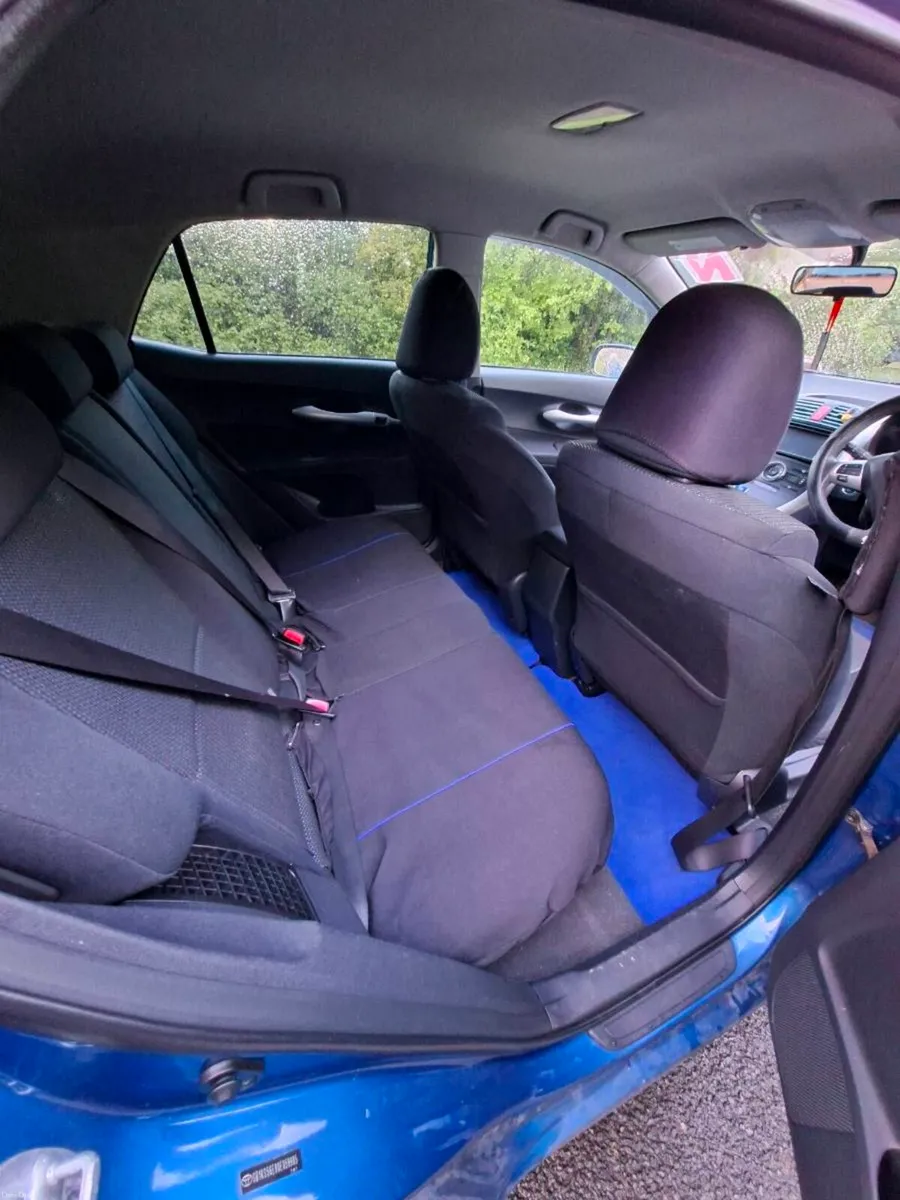 Toyota Auris Petrol Hyrbrid Hatchback Blue - Image 6