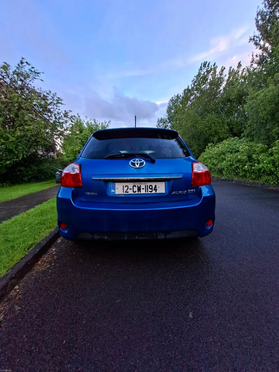 Toyota Auris Petrol Hyrbrid Hatchback Blue - Image 2
