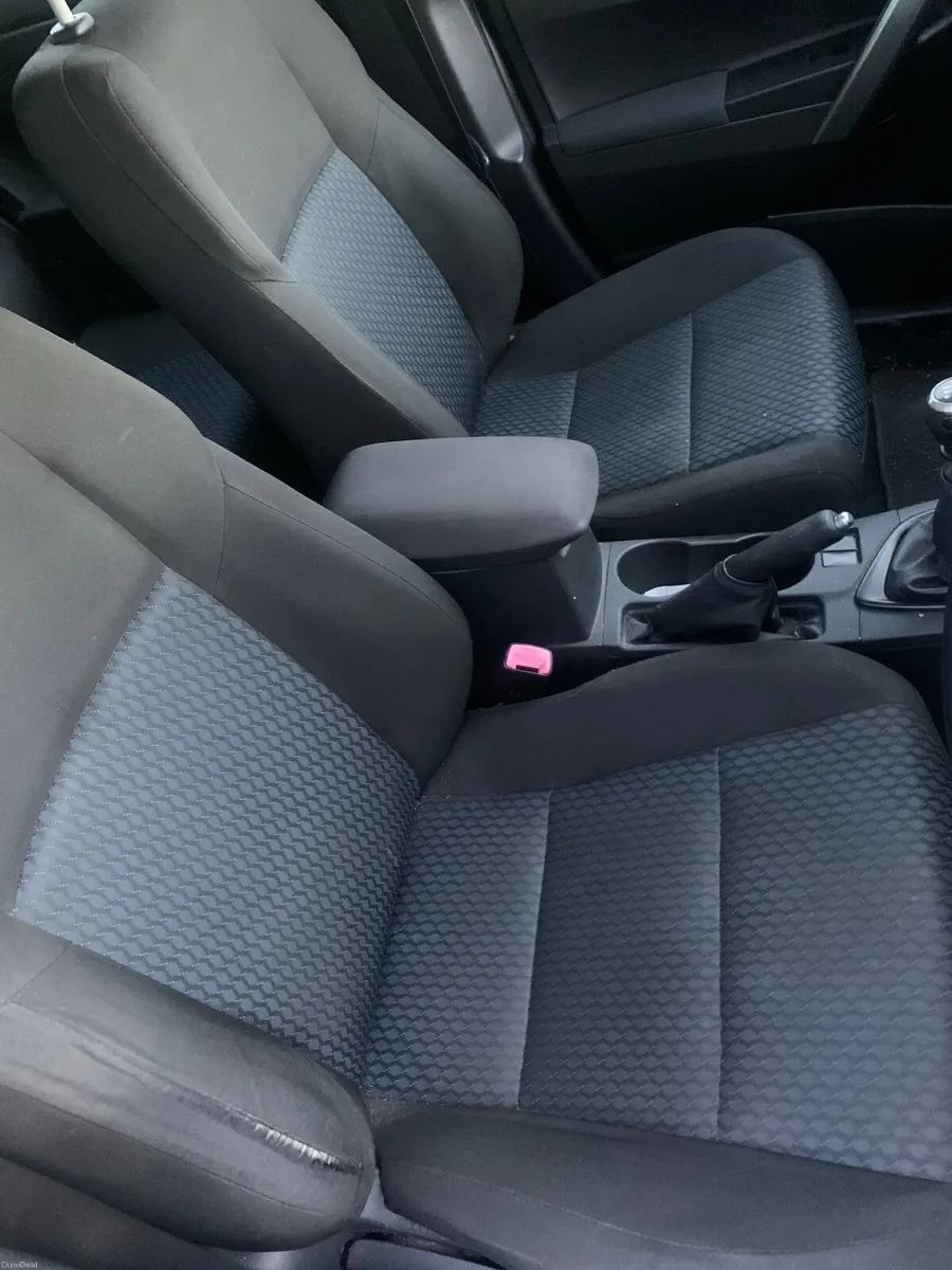Toyota Auris 2014  very good condition - Image 3