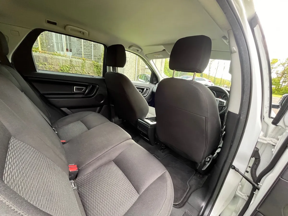 Land Rover Discovery Sport 2017 - Image 3