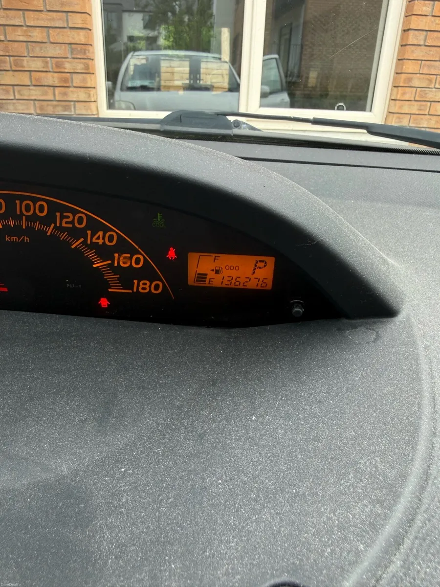 Toyota vitz - Image 4