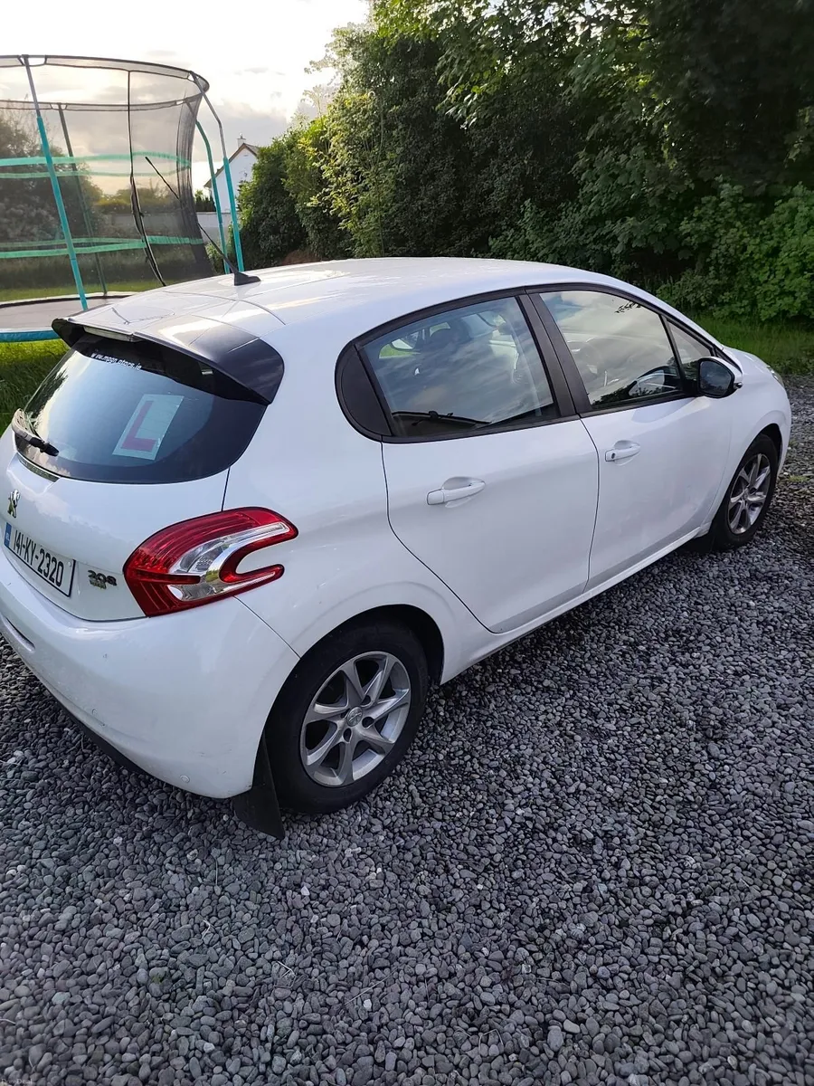 Peugeot 208 2014 - Image 2