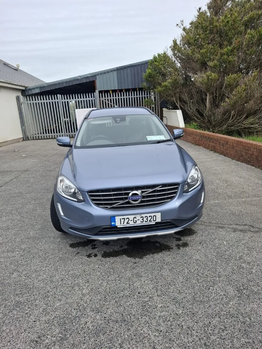 Volvo XC60 2017 - Image 2