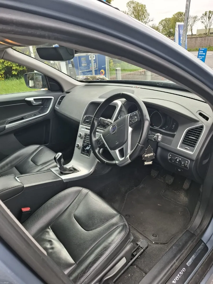 Volvo XC60 2017 - Image 4