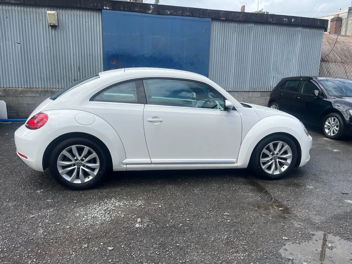 2013 VOLKSWAGEN BEETLE, FULL LEATHER, AUTOMATIC - Image 2