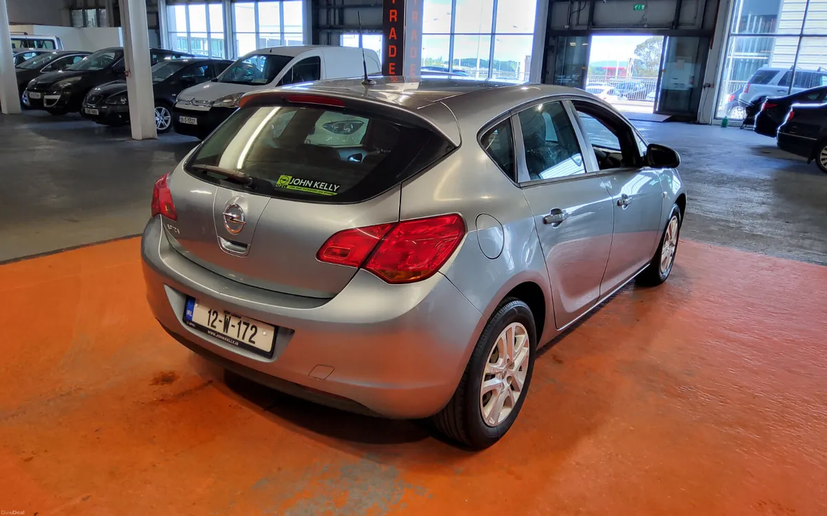 Opel Astra 2012 - Image 4