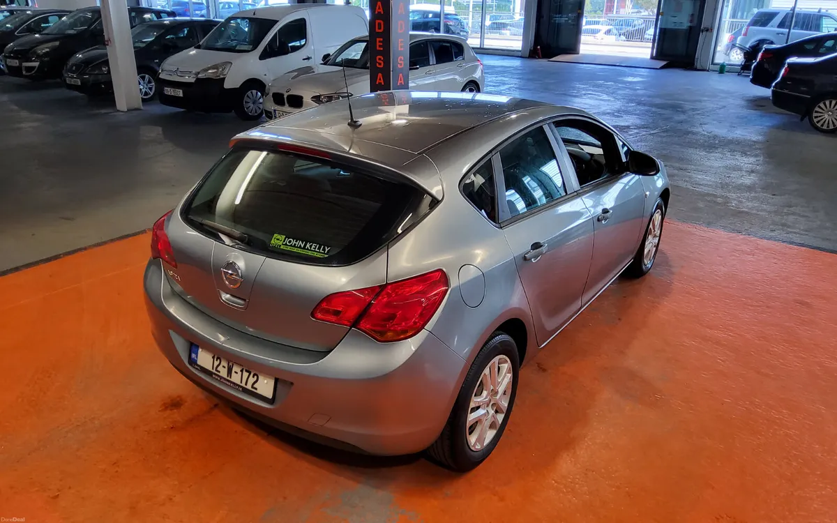 Opel Astra 2012 - Image 3
