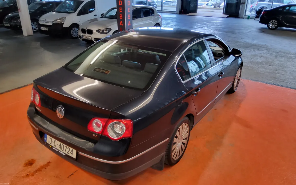 Volkswagen Passat 2010 - Image 3