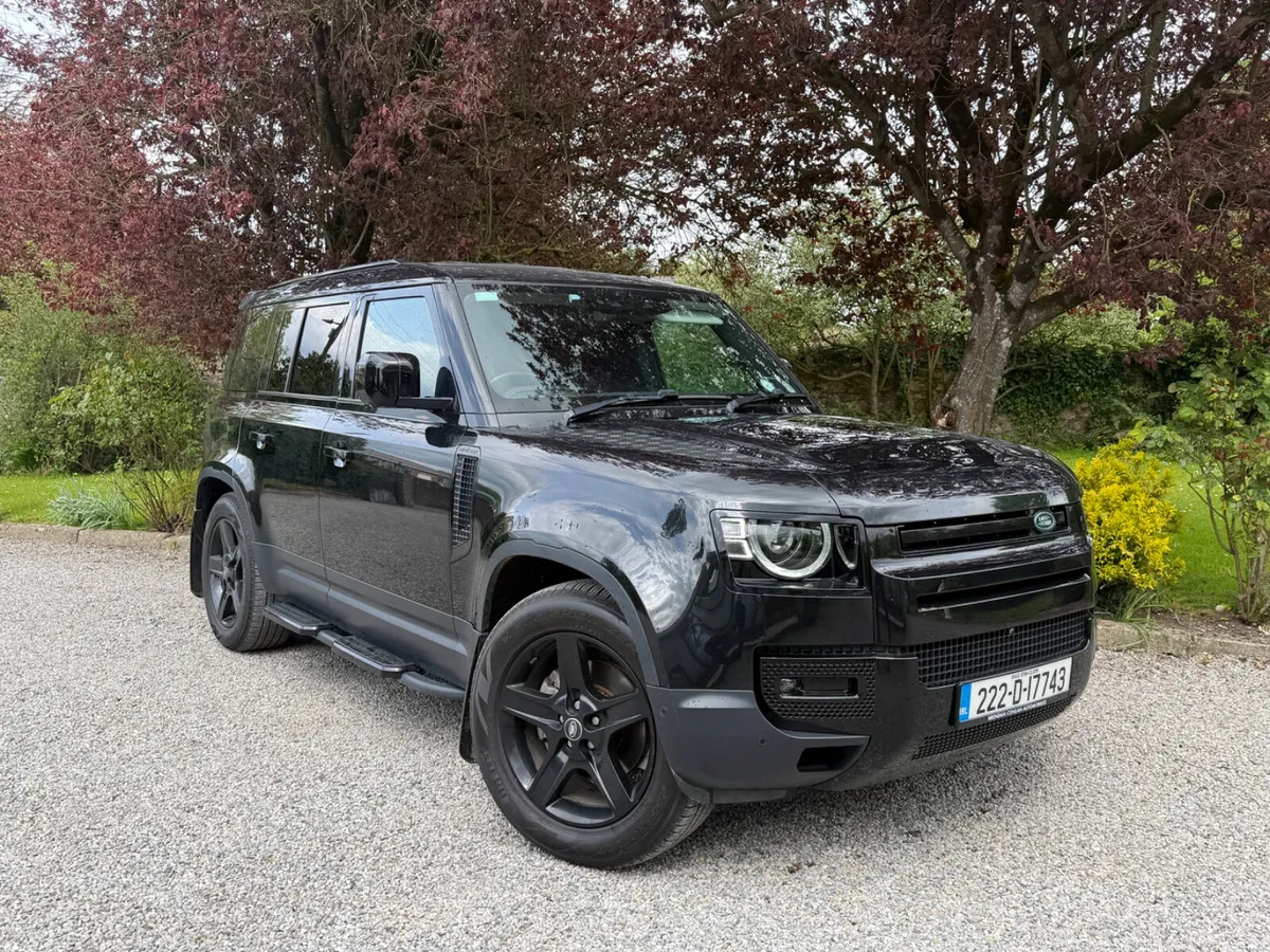 Land Rover Defender - Image 1