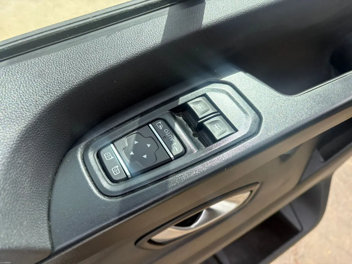 2025 Renault Traffic 2.0L Diesel 170 HP - Image 6