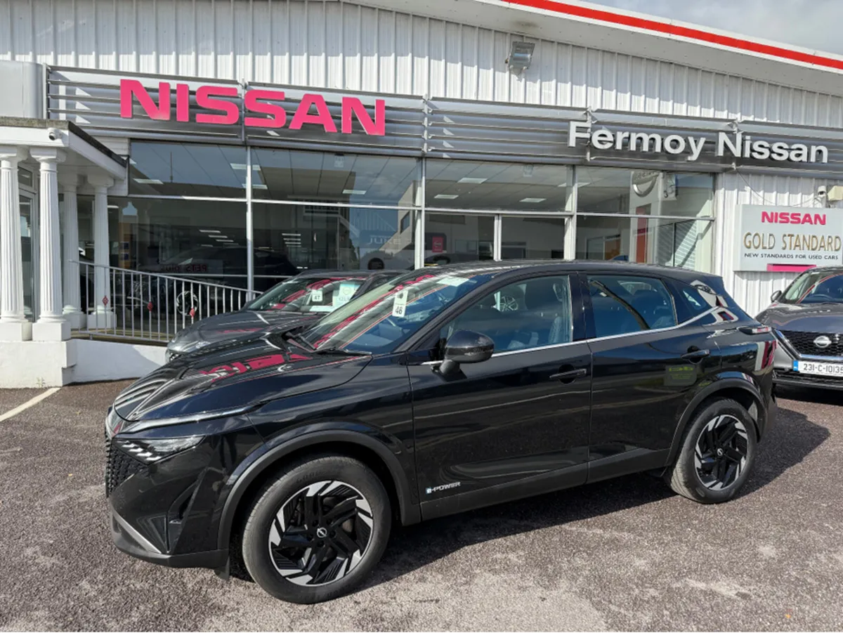 Nissan Qashqai HYBRID SV Cold Pack Heated Seats - Image 2