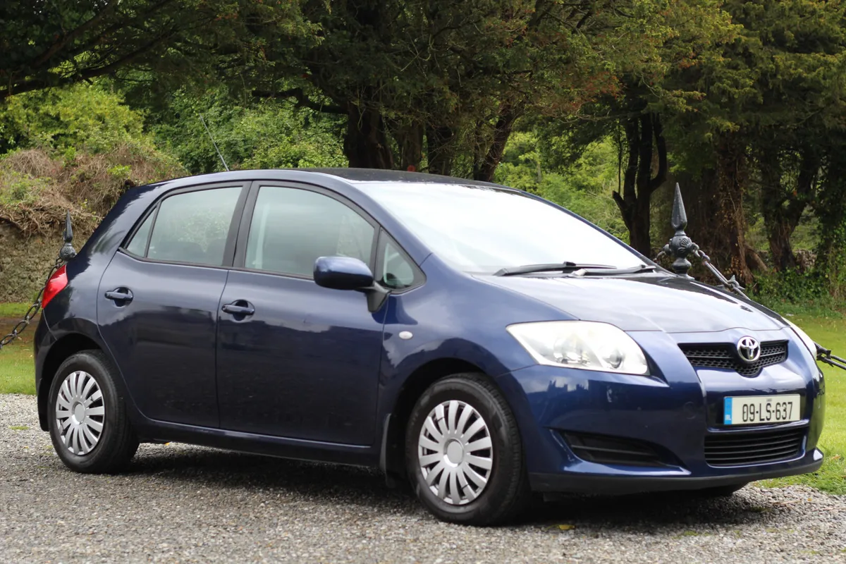Toyota Auris 2009 - Image 1