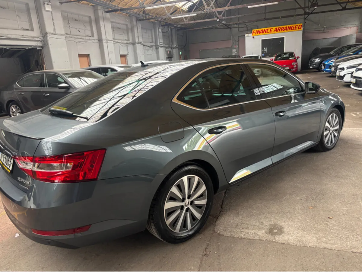 Skoda Superb 1.6 TDI SE TECH GREENLI GREENLINE 5DR - Image 2