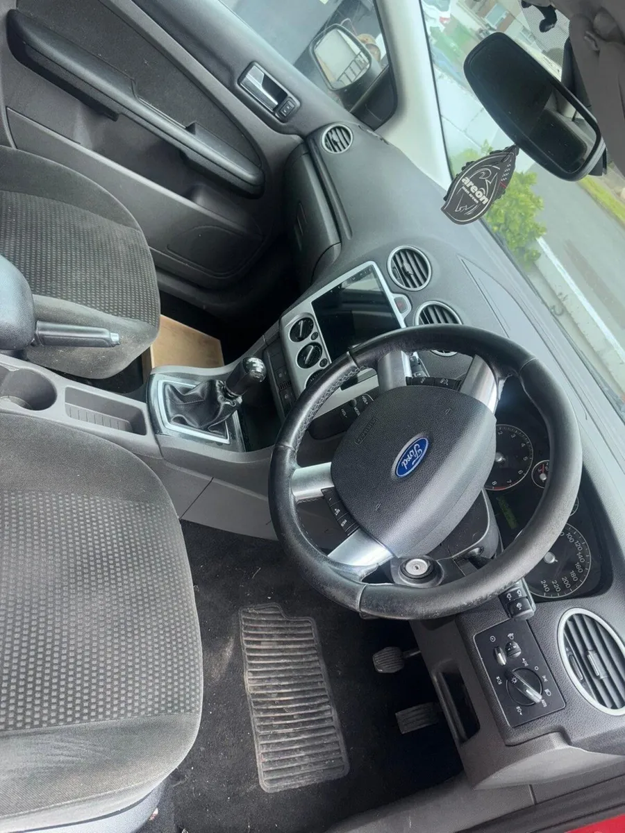 2007 Ford focus ghia model - Image 4