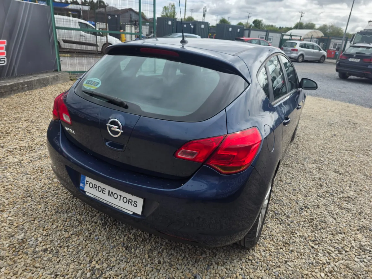 Opel Astra 1.4 petrol 2012 - Image 4