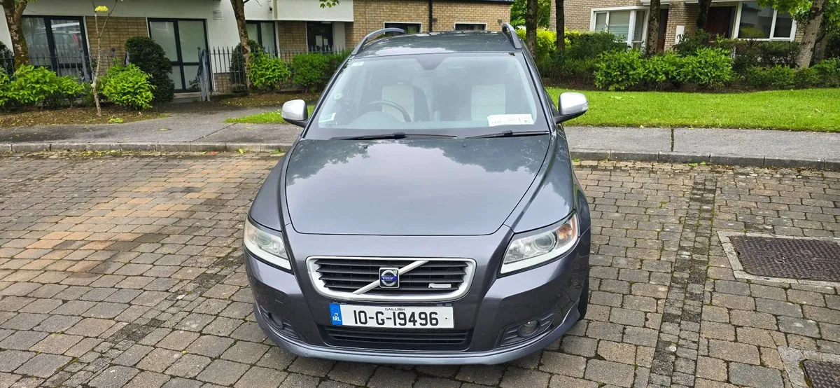 Volvo V50 2010 R Design S - Image 1