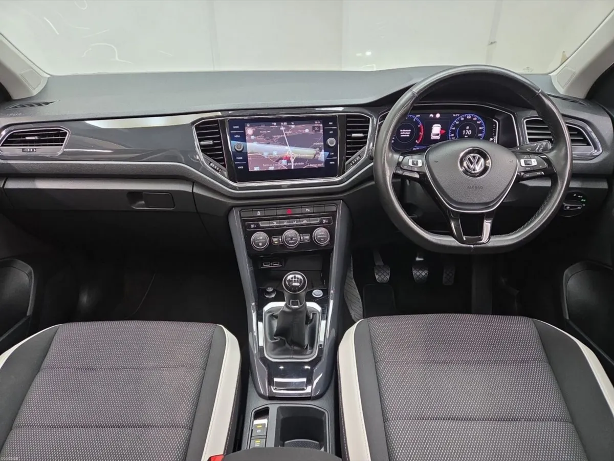 Volkswagen T-Roc 1.5 TSI R-Line 150BHP *Sun Roof* - Image 4