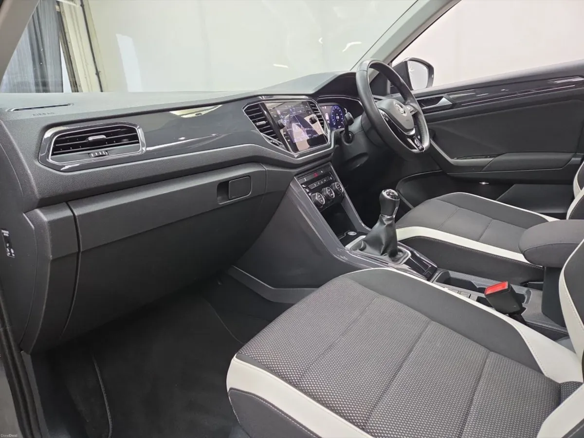 Volkswagen T-Roc 1.5 TSI R-Line 150BHP *Sun Roof* - Image 4