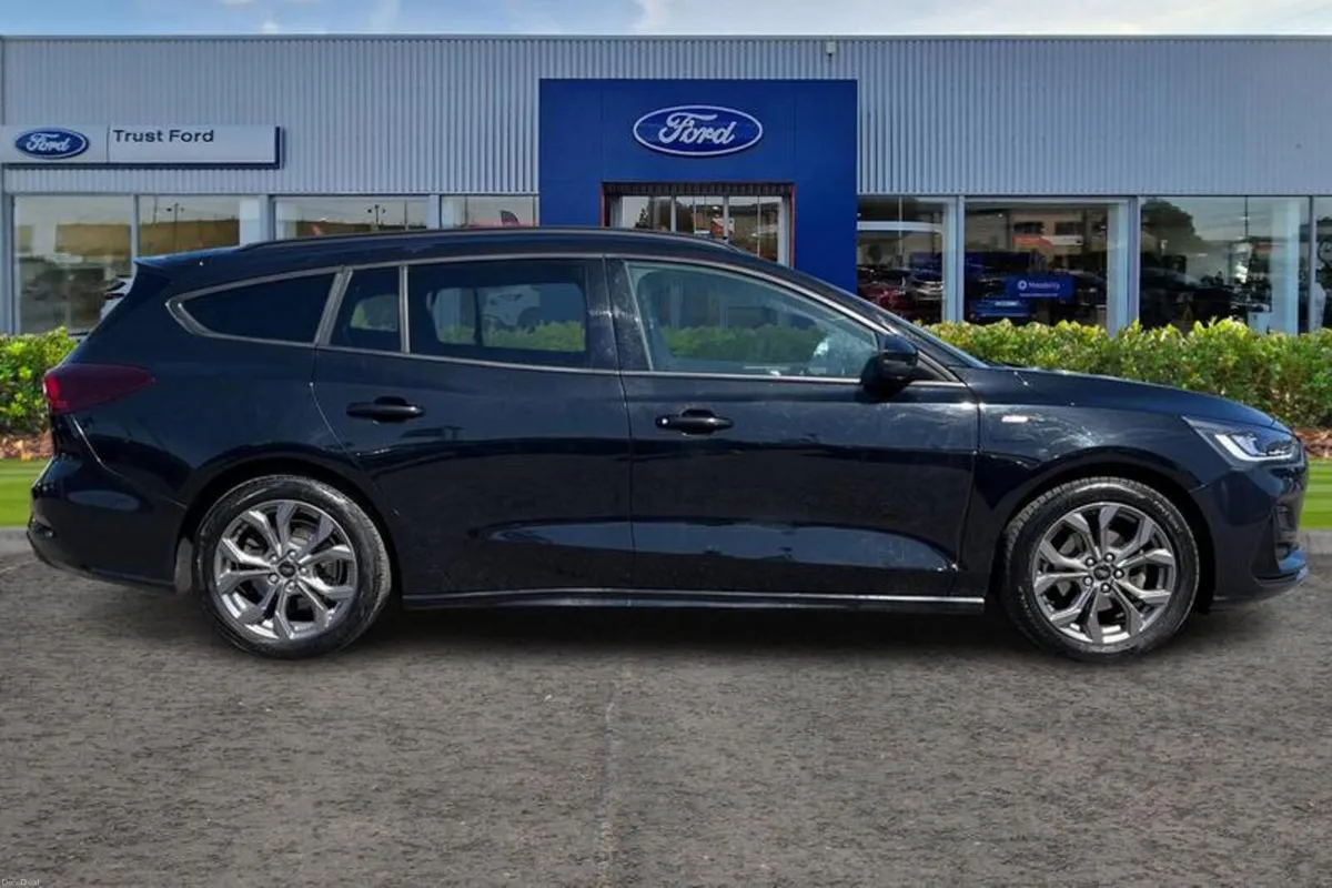 Ford Focus 1.0T EcoBoost ST-Line Estate 5dr Petrol - Image 3