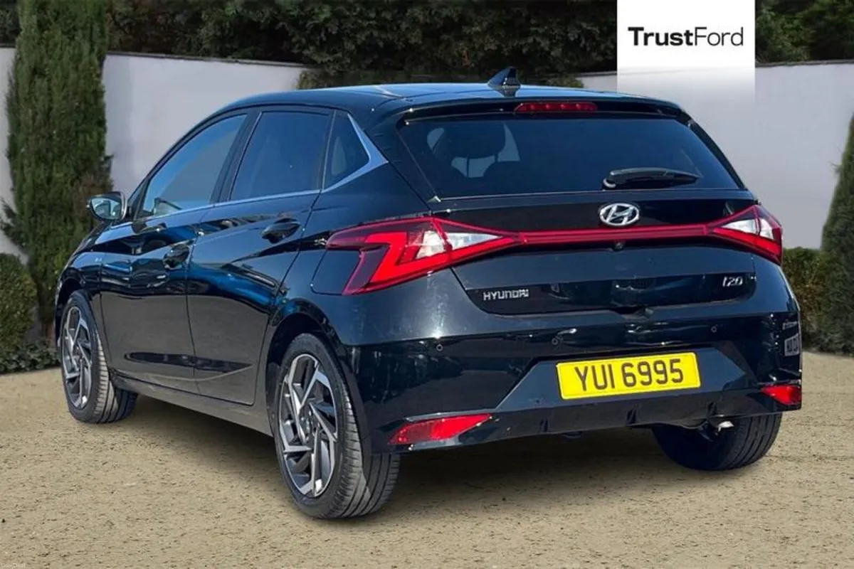 Hyundai i20 Premium - Image 2