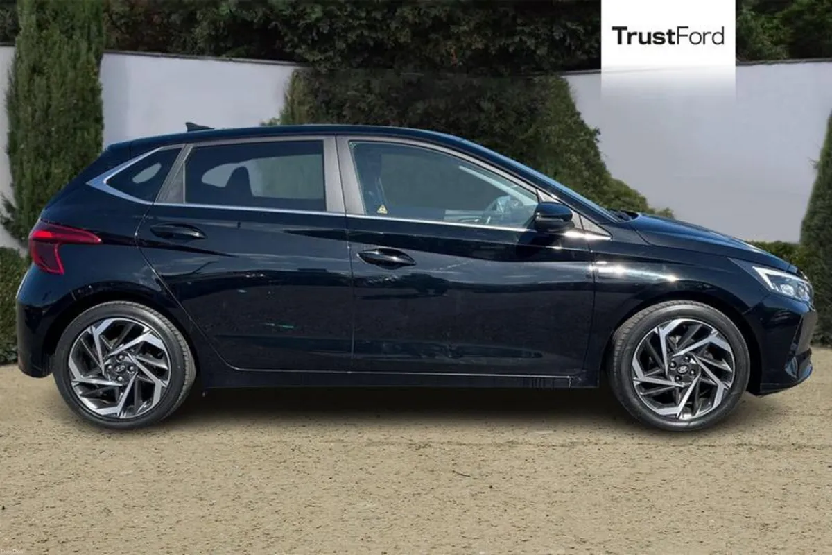 Hyundai i20 Premium - Image 3