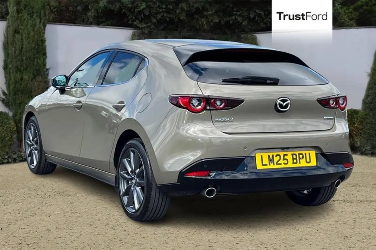 Mazda Mazda3 Exclusive-Line - Image 2