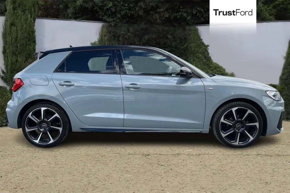 Audi A1 Black Edition - Image 3