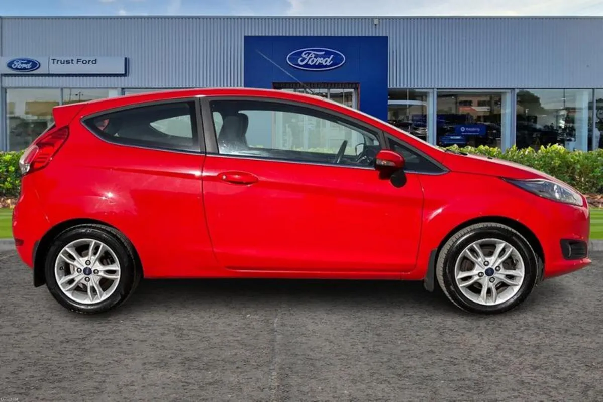 Ford Fiesta 1.25 Zetec Hatchback 3dr Petrol Manual - Image 3