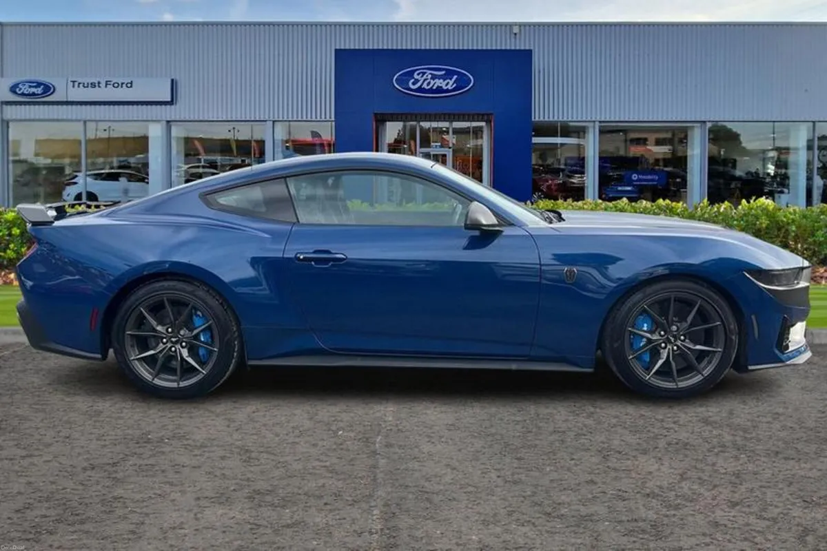 Ford Mustang Dark Horse - Image 3
