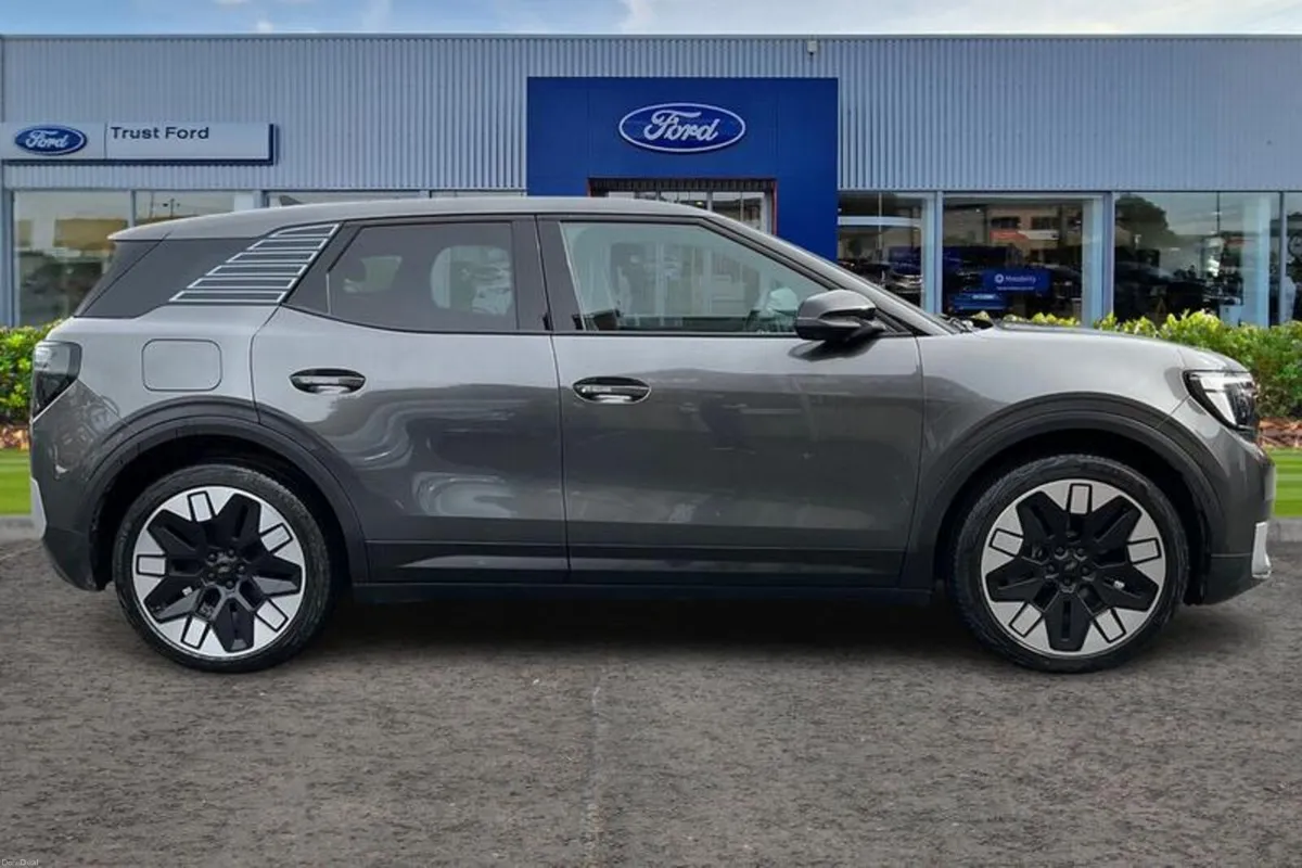 Ford Explorer Extended Range 79kWh Premium SUV 5dr - Image 3