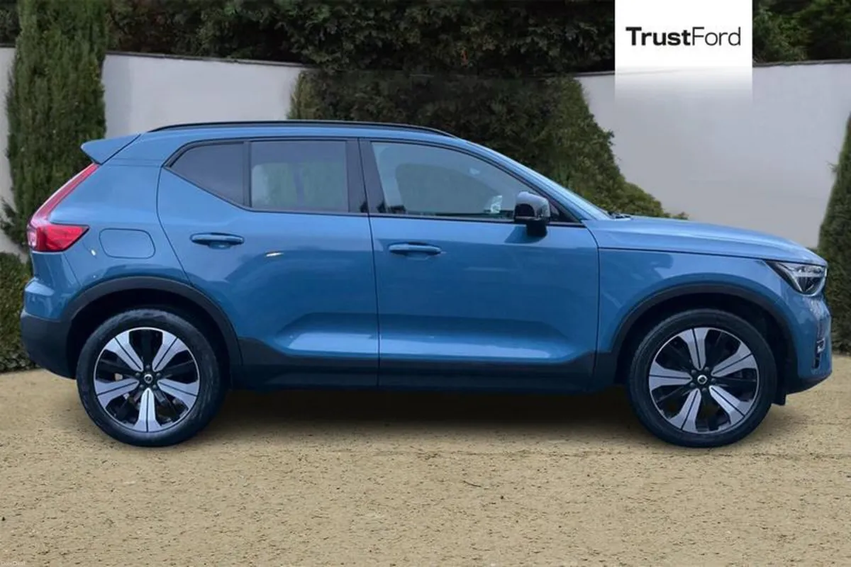 Volvo XC40 1.5h T5 Recharge 10.7kWh Ultimate Dark - Image 3