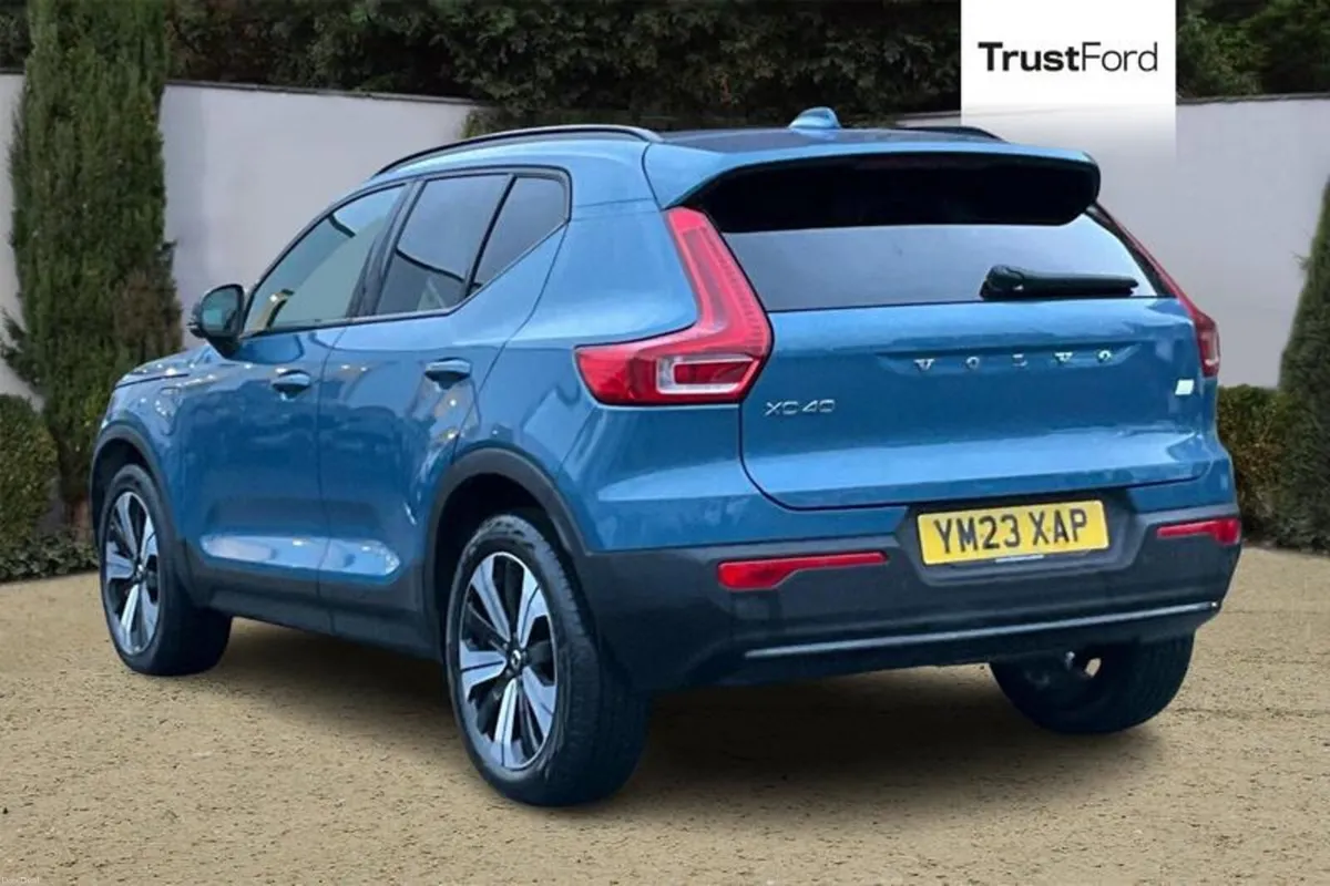 Volvo XC40 1.5h T5 Recharge 10.7kWh Ultimate Dark - Image 2