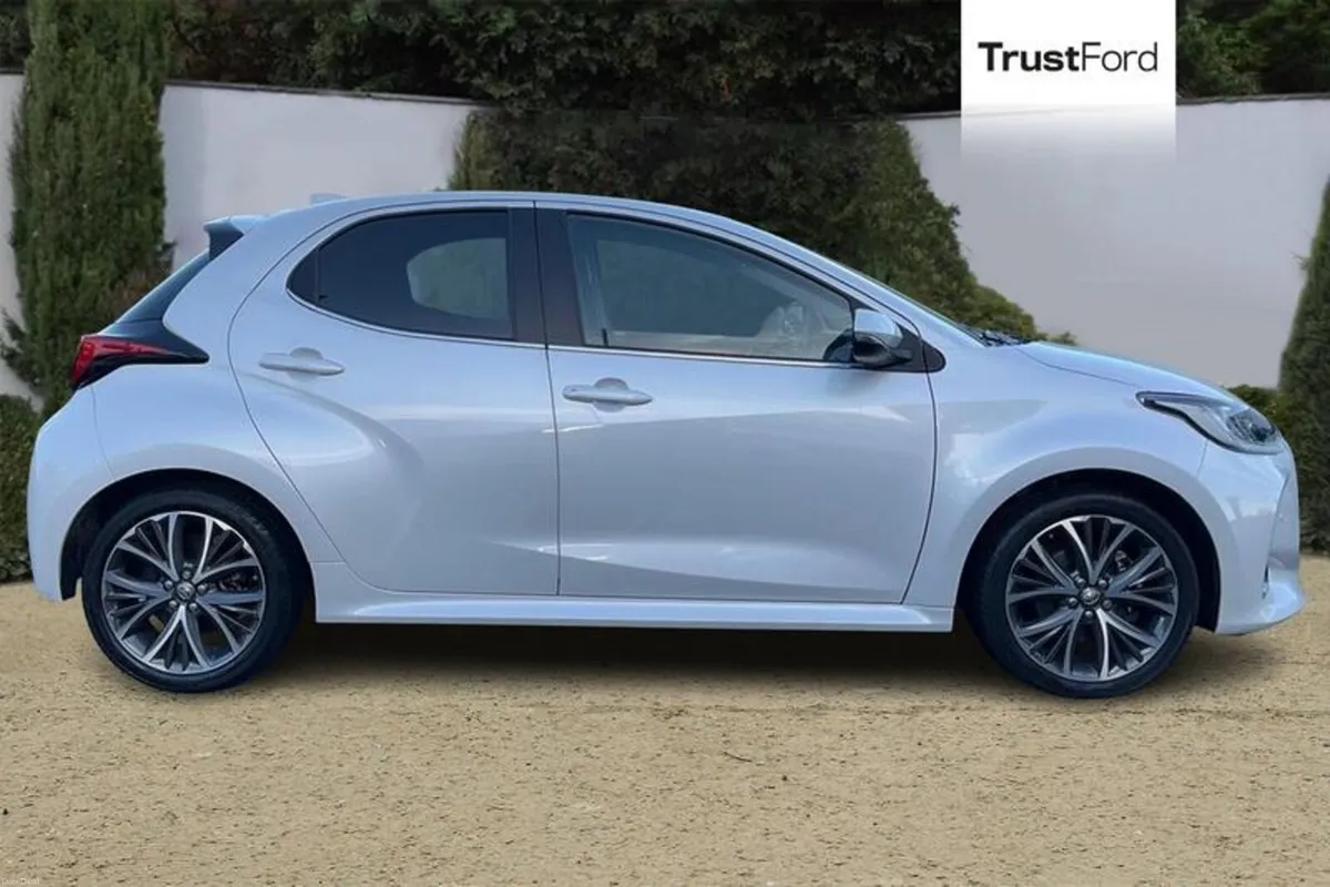 Toyota Yaris 1.5 VVT-h Excel Hatchback 5dr Petrol - Image 3