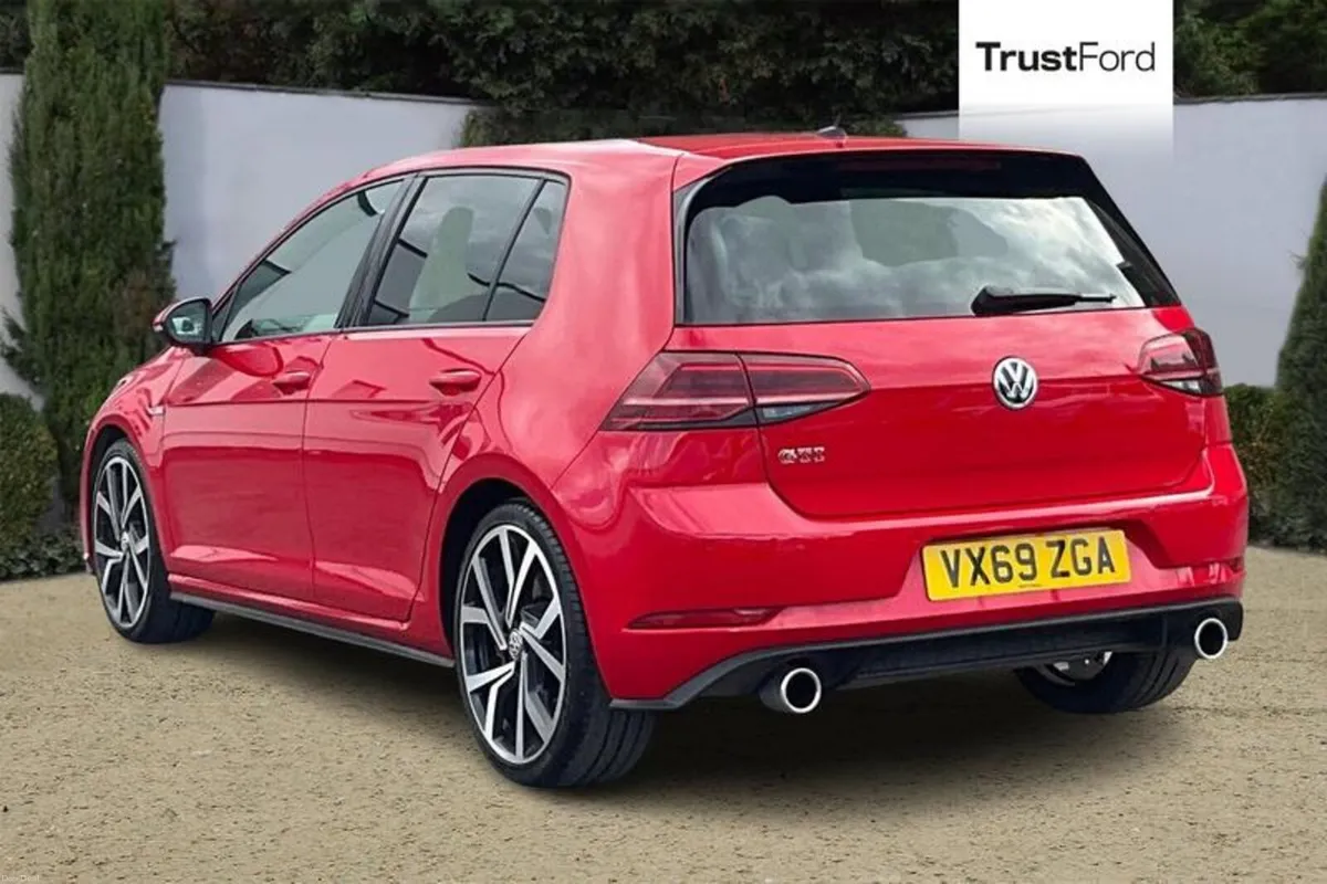 Volkswagen Golf GTI Performance - Image 2
