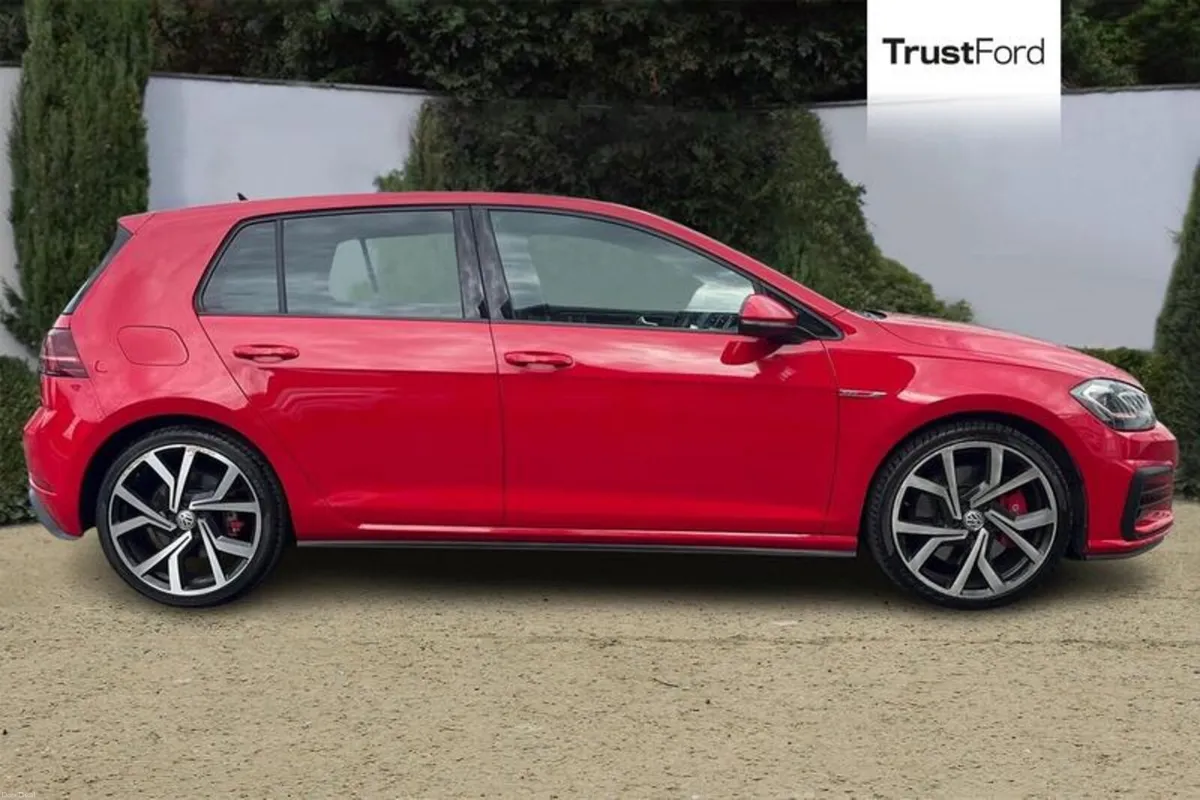 Volkswagen Golf GTI Performance - Image 3