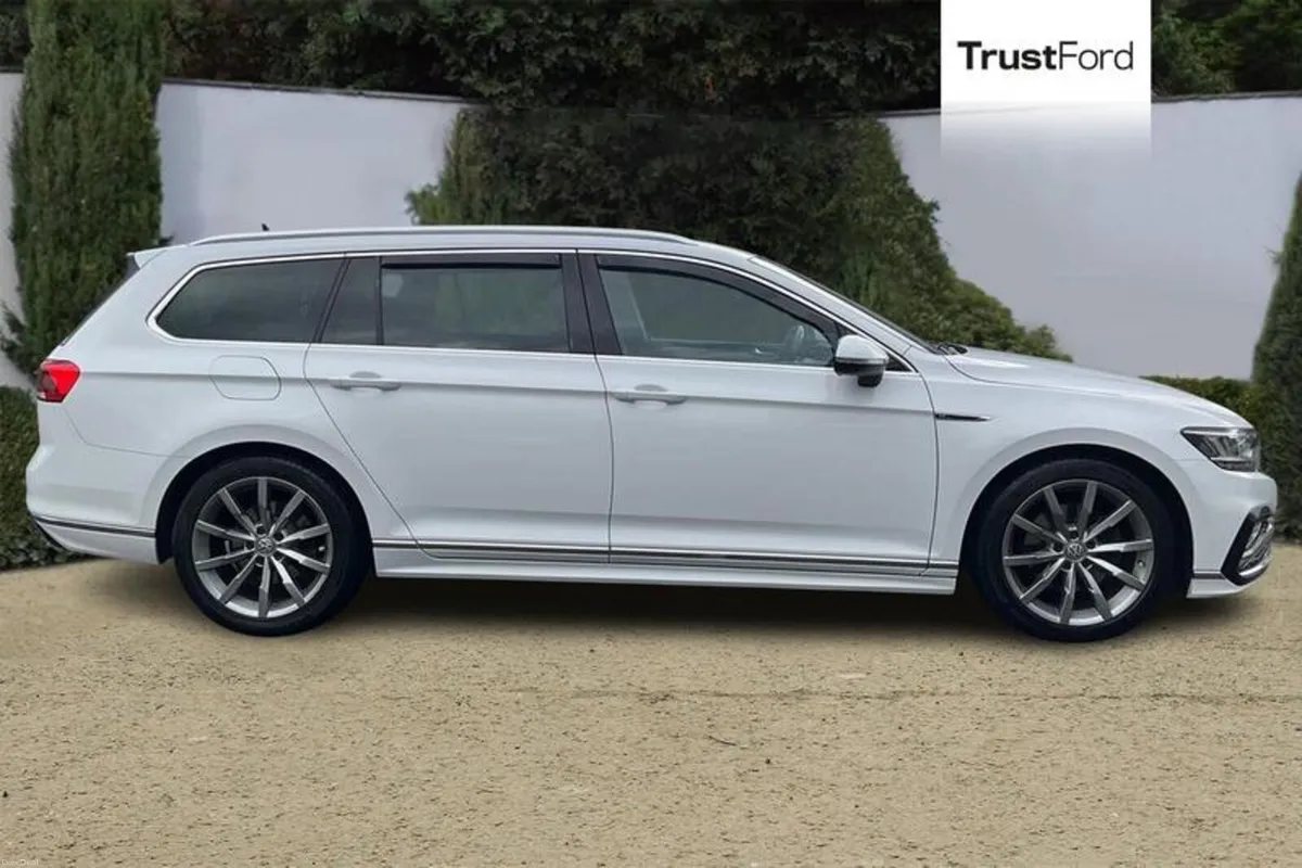 Volkswagen Passat R-Line - Image 3