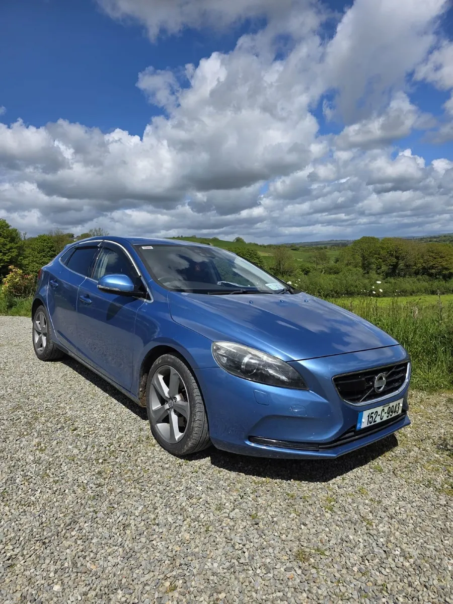 Volvo V40 T4 | 1.6 petrol - Auto - Image 1