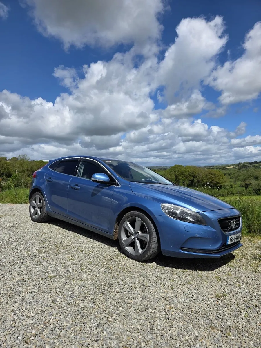 Volvo V40 T4 | 1.6 petrol - Auto - Image 3