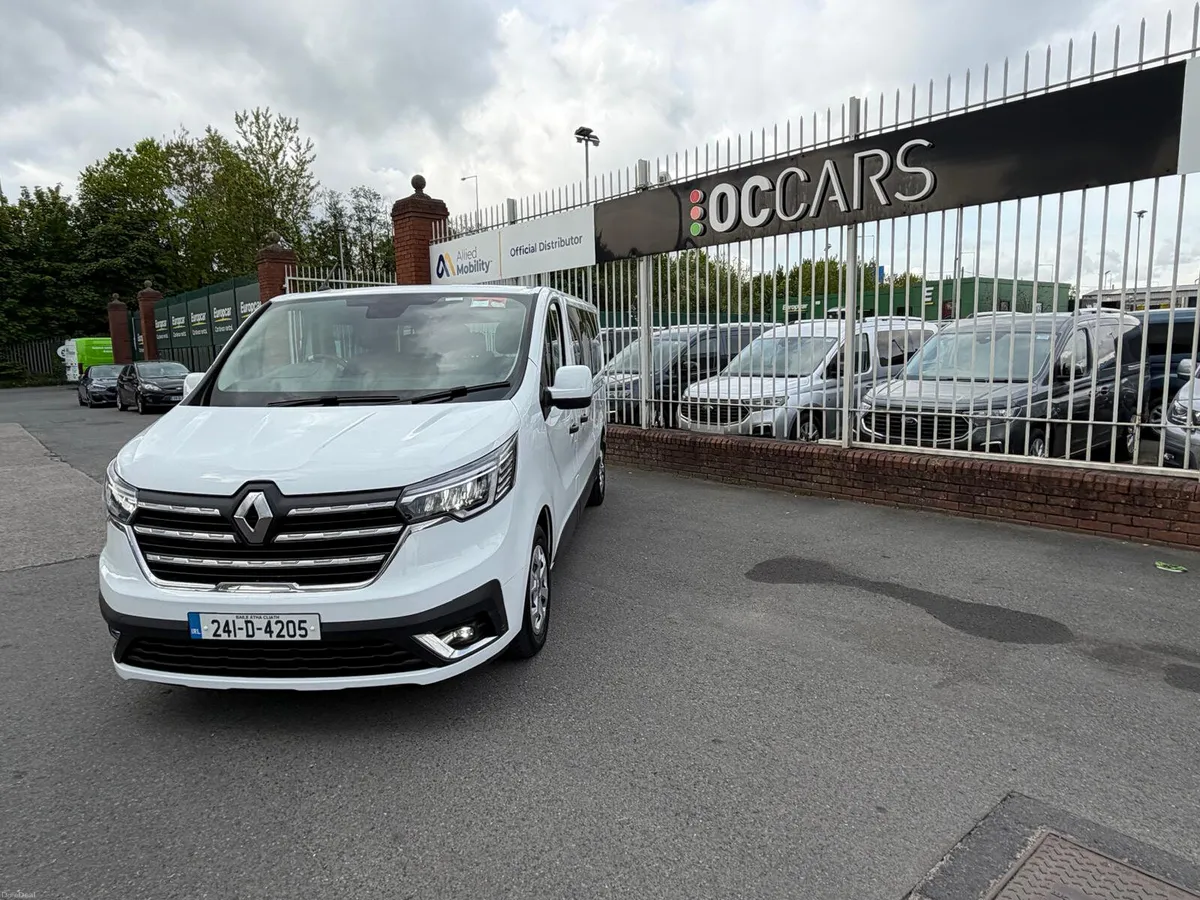 9 Seater Renault Trafic Wheelchair Accessible Taxi - Image 4