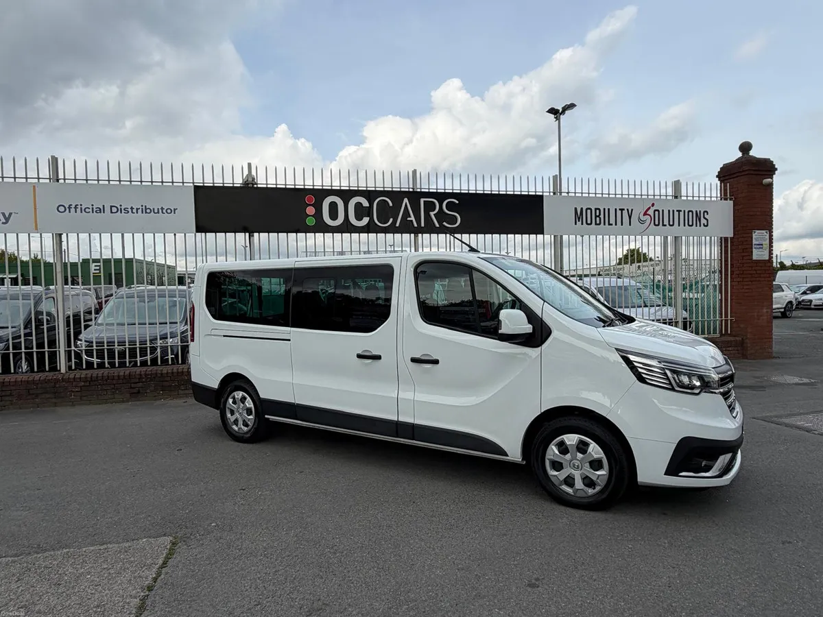 9 Seater Renault Trafic Taxi Spec MPV - Image 5