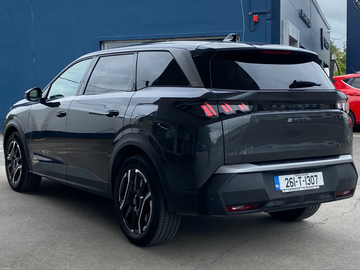 Peugeot 5008 BEV 73kwh 210hp Allure - Image 3