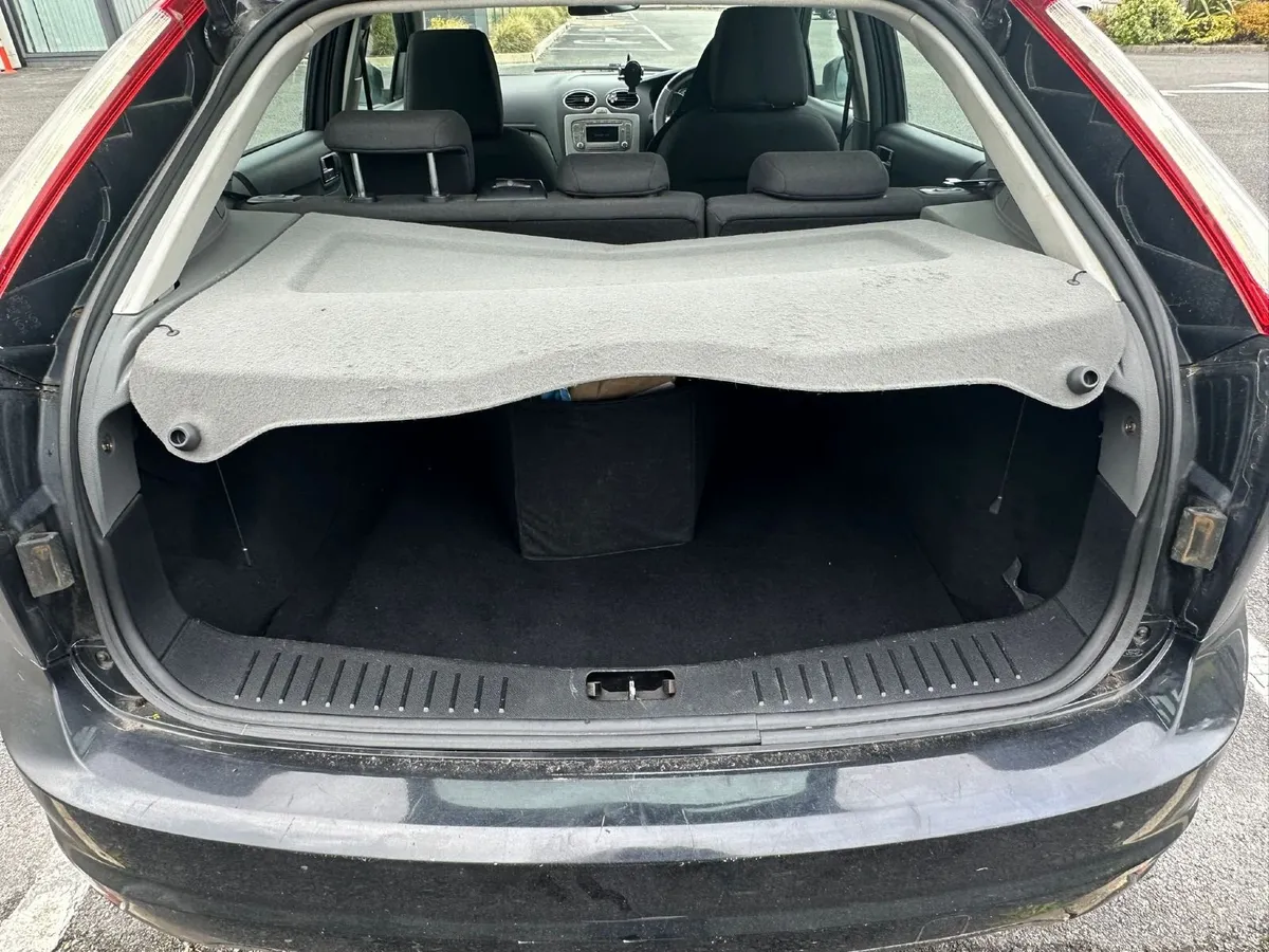 Ford Focus 2009 - Image 2