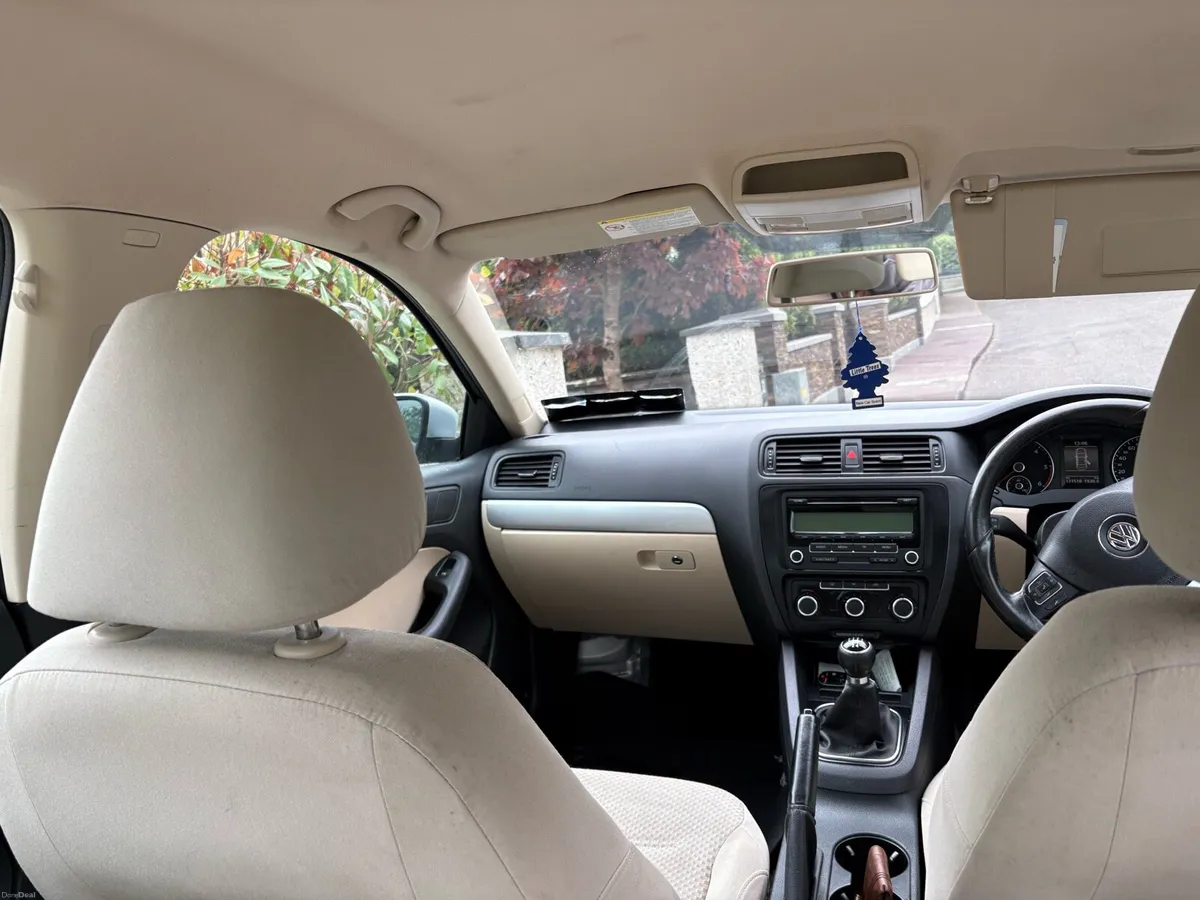 Volkswagen Jetta - Image 4