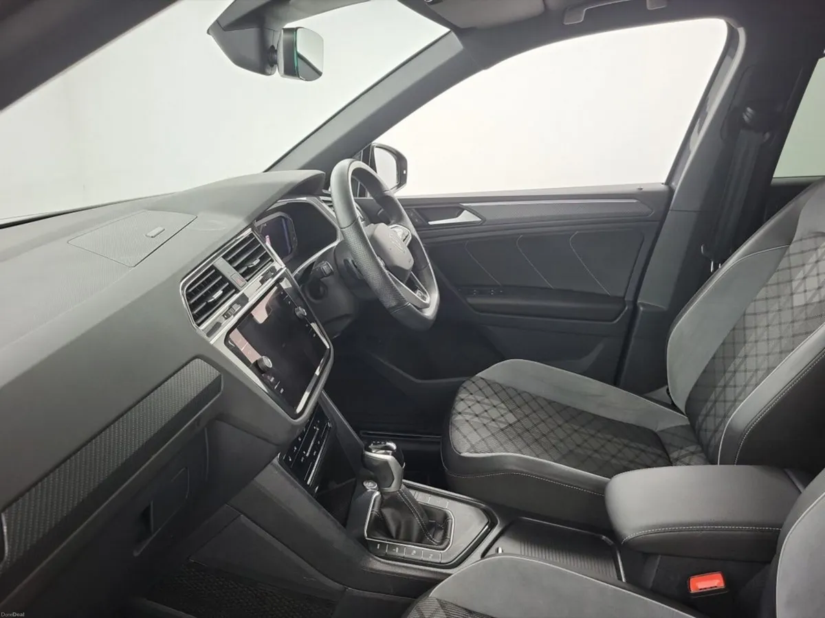 Volkswagen Tiguan Tiguan R-Line Black Edition  TSi - Image 4