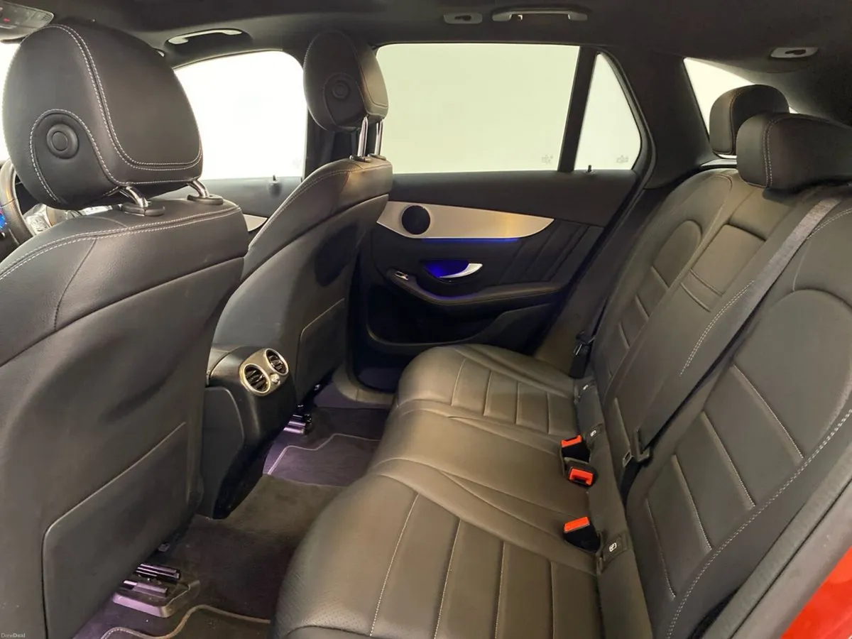 Mercedes-Benz GLC GLC 300 e 4Matic Panoramic Sunro - Image 4
