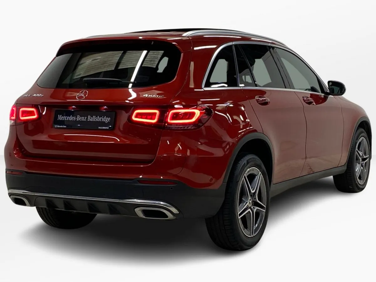 Mercedes-Benz GLC GLC 300 e 4Matic Panoramic Sunro - Image 3