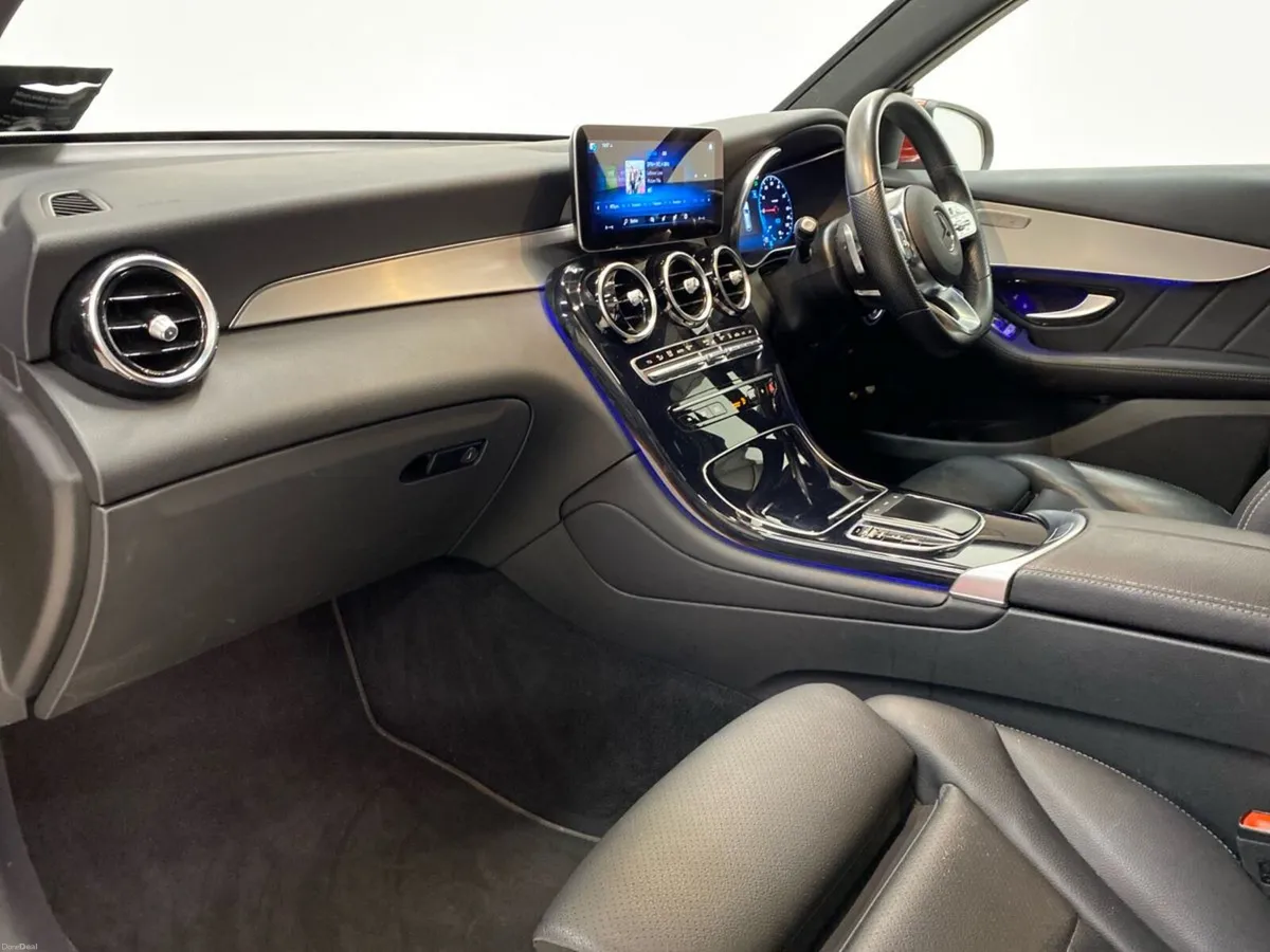 Mercedes-Benz GLC GLC 300 e 4Matic Panoramic Sunro - Image 6